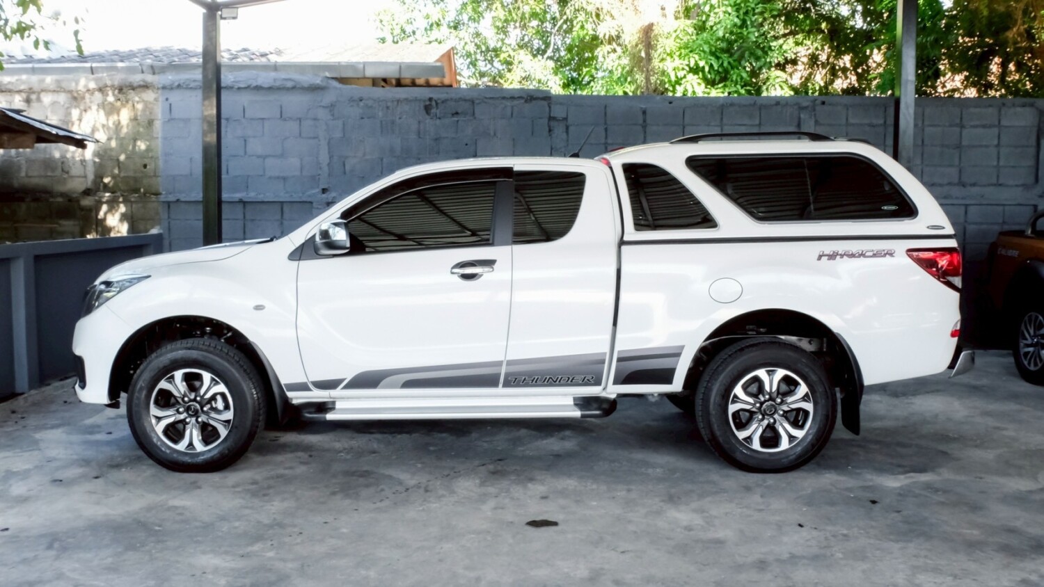 LINE_ALBUM_Mazda bt50 2.2 สีขาว thunder cab ปี20 จด 21 3700km_260518_5