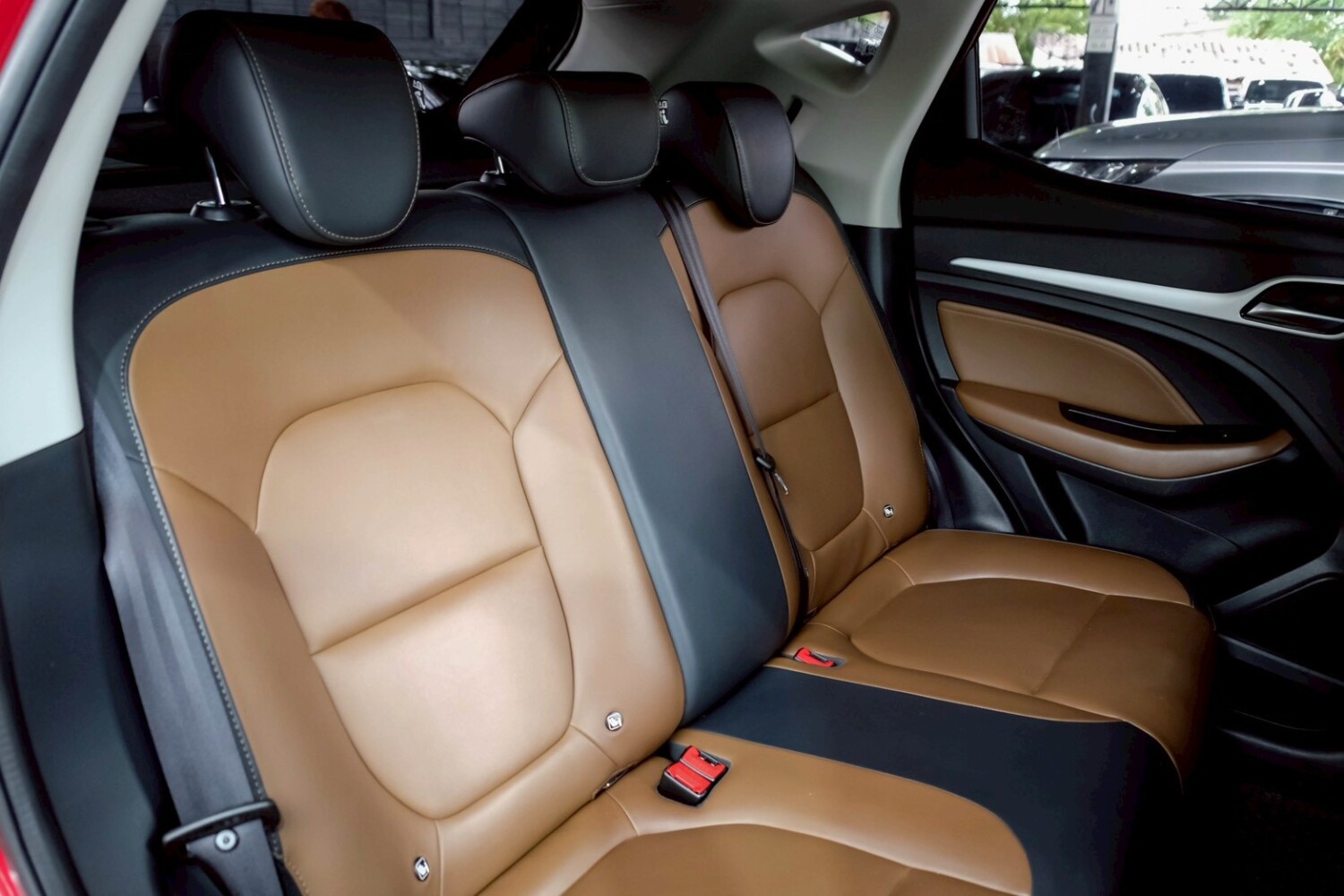 LINE_ALBUM_MG ZS 1.5 X SUNROOF สีแดง ปี22 จด 24 ไมล์ 10,000km_260617_12