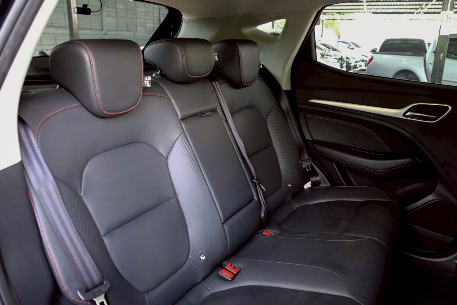 LINE_ALBUM_MG ZS EV ปี 23 จด 24 สีดำ X SUNROOF ไมล์24000km_260612_15