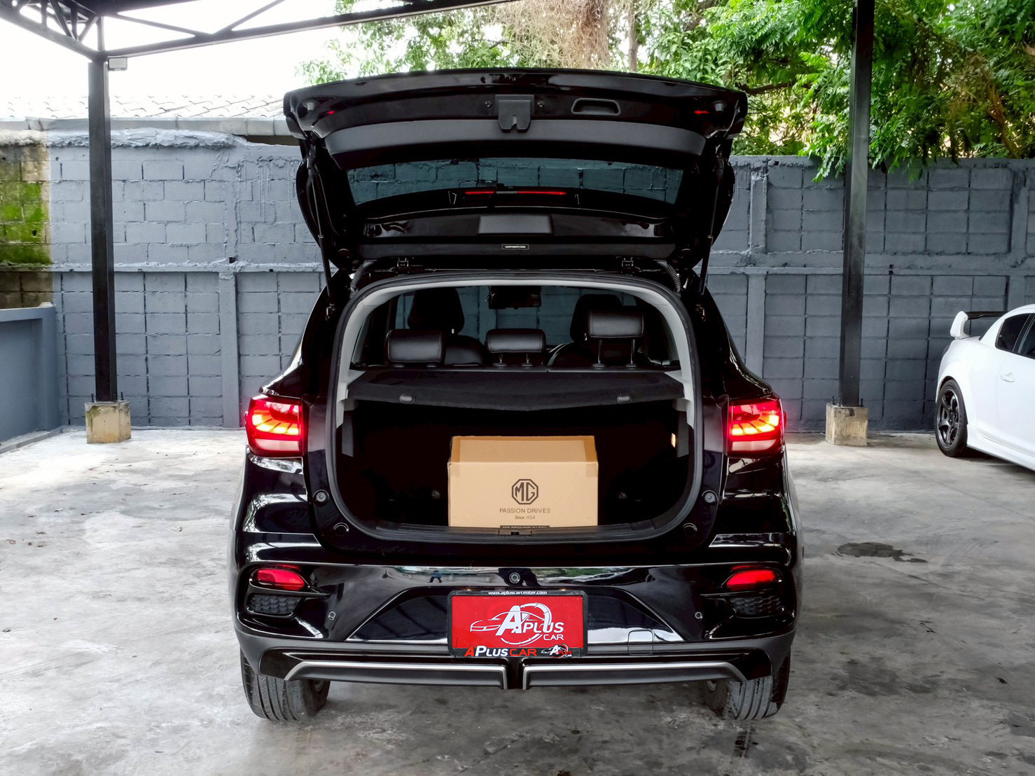 LINE_ALBUM_MG ZS EV ปี 23 จด 24 สีดำ X SUNROOF ไมล์24000km_260612_9