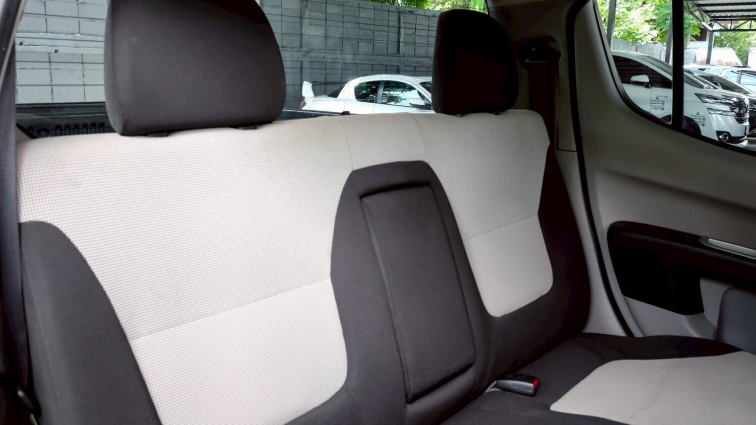 LINE_ALBUM_TRITON 2.5 GLS ปี12 4dr สีบรอนซ์ mt ไมล์ 130,000km_260612_11