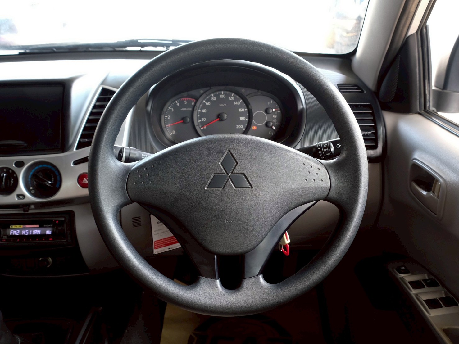 LINE_ALBUM_TRITON 2.5 GLS ปี12 4dr สีบรอนซ์ mt ไมล์ 130,000km_260612_13
