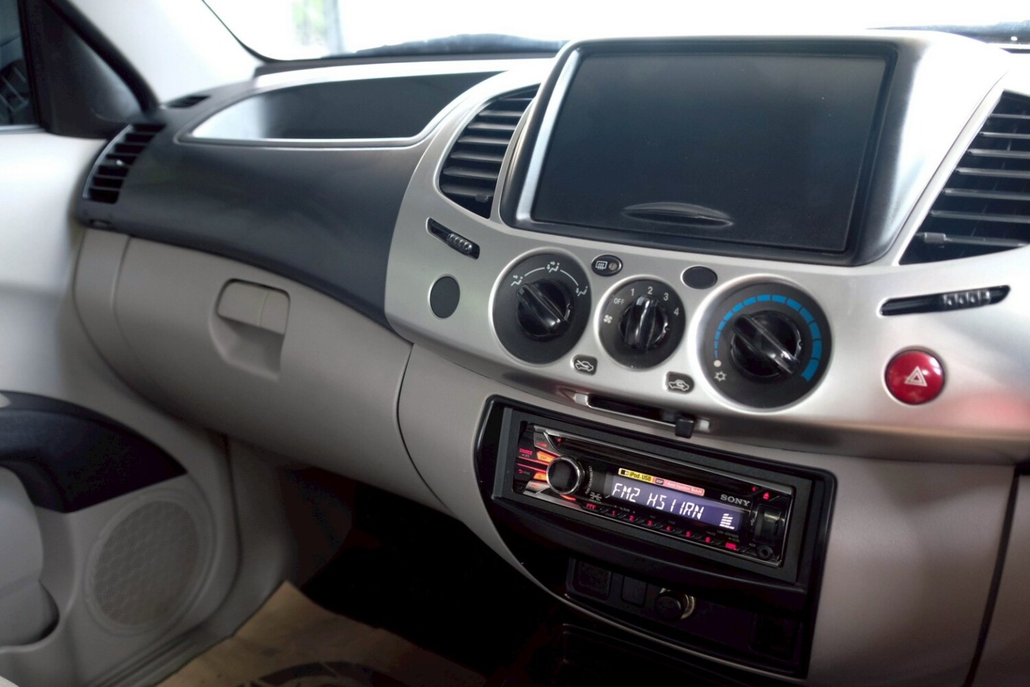 LINE_ALBUM_TRITON 2.5 GLS ปี12 4dr สีบรอนซ์ mt ไมล์ 130,000km_260612_15