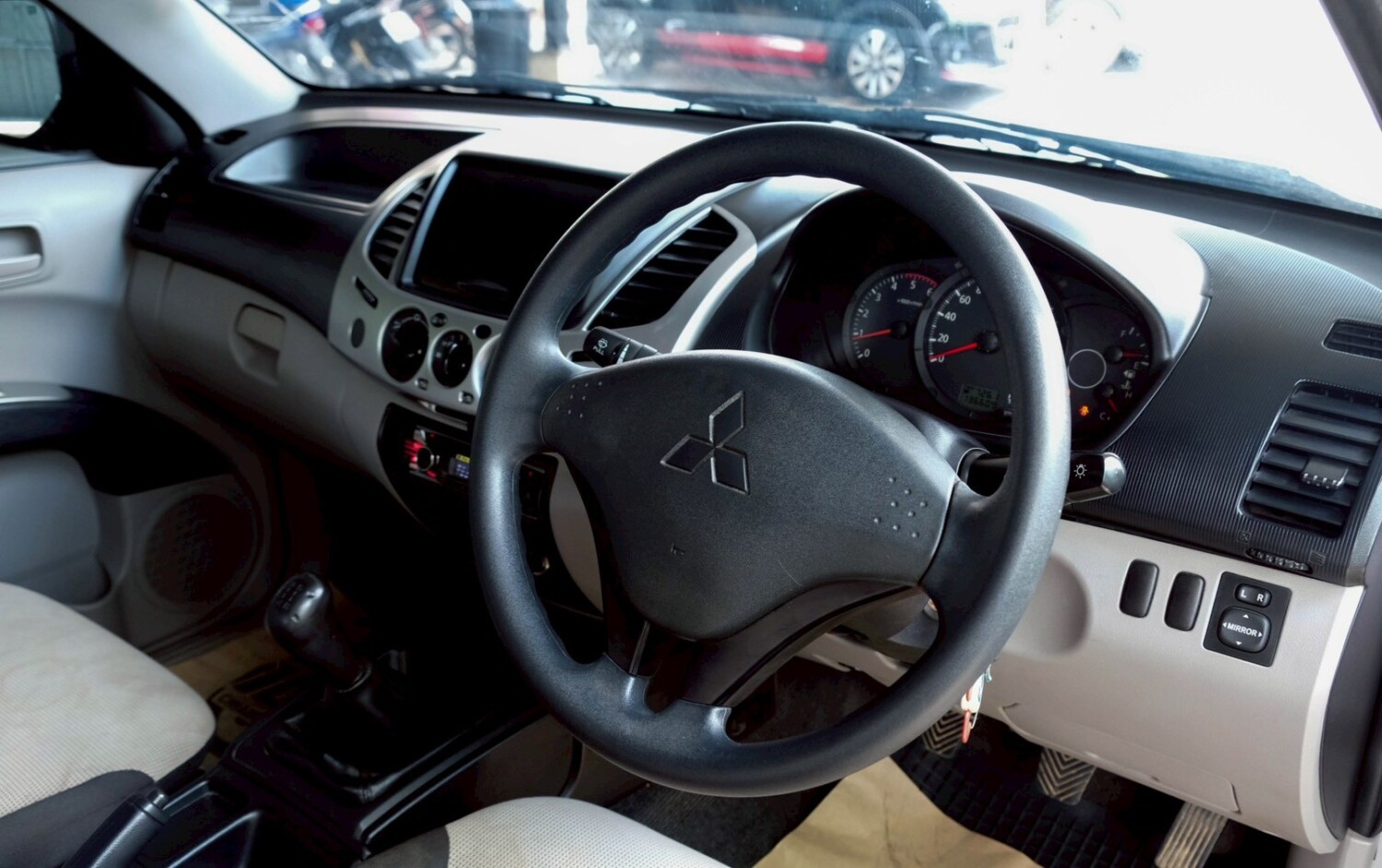 LINE_ALBUM_TRITON 2.5 GLS ปี12 4dr สีบรอนซ์ mt ไมล์ 130,000km_260612_9