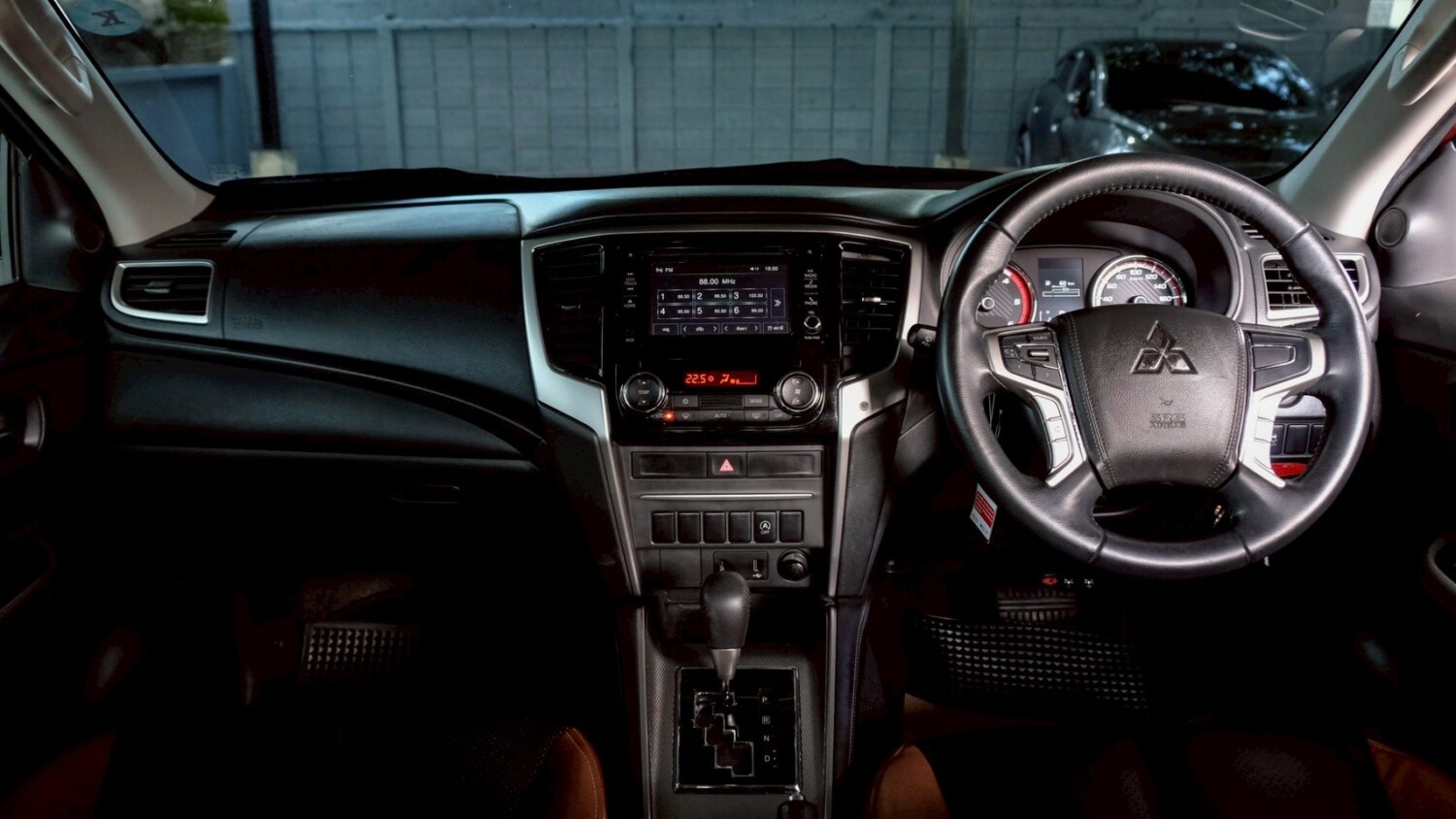 LINE_ALBUM_Triton 4dr auto gls สีส้ม ปี19 จด 20 ไมล์ 40,000km_260617_12