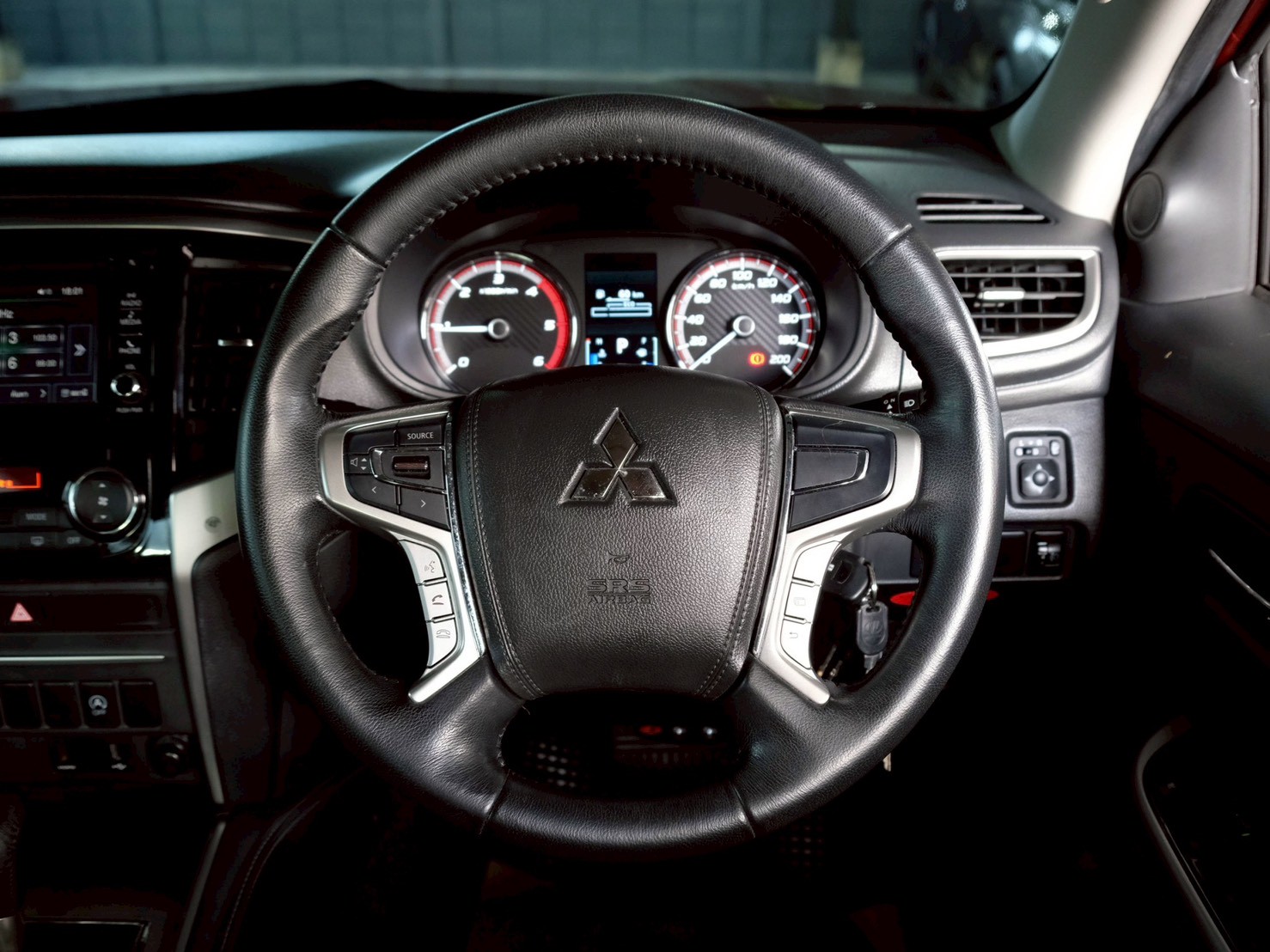 LINE_ALBUM_Triton 4dr auto gls สีส้ม ปี19 จด 20 ไมล์ 40,000km_260617_13
