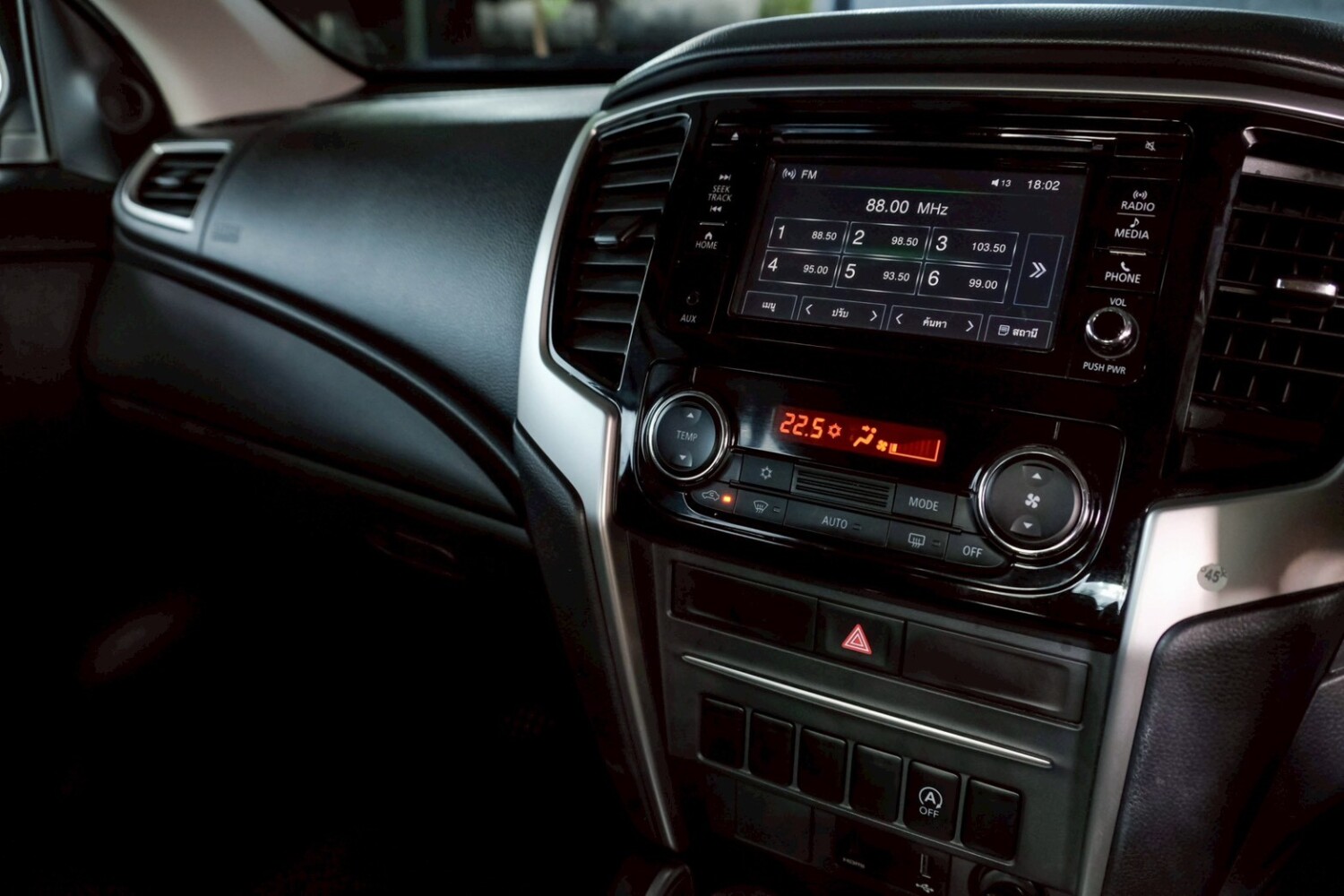 LINE_ALBUM_Triton 4dr auto gls สีส้ม ปี19 จด 20 ไมล์ 40,000km_260617_18