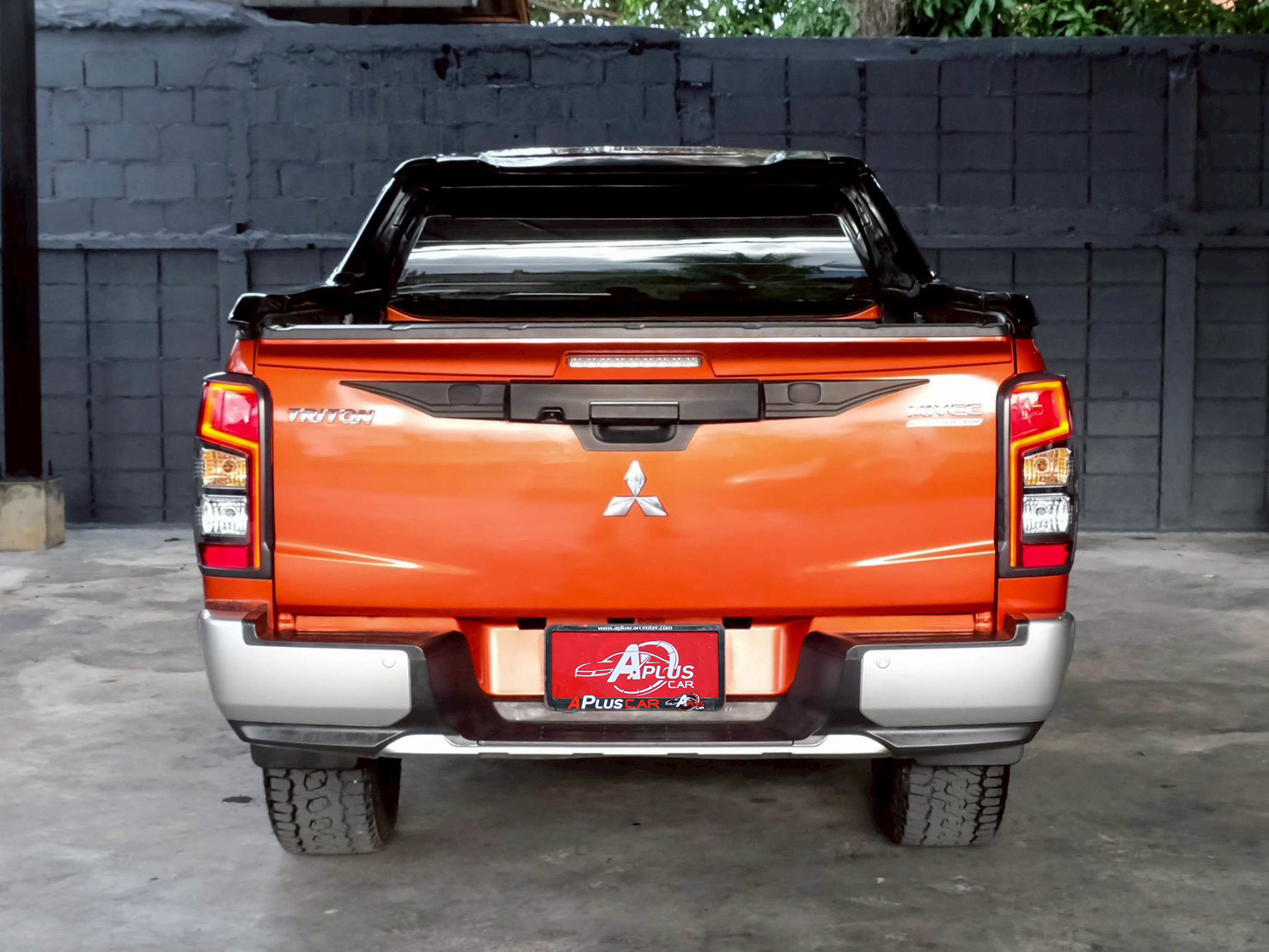 LINE_ALBUM_Triton 4dr auto gls สีส้ม ปี19 จด 20 ไมล์ 40,000km_260617_7