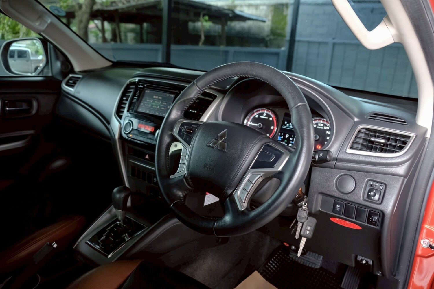 LINE_ALBUM_Triton 4dr auto gls สีส้ม ปี19 จด 20 ไมล์ 40,000km_260617_9