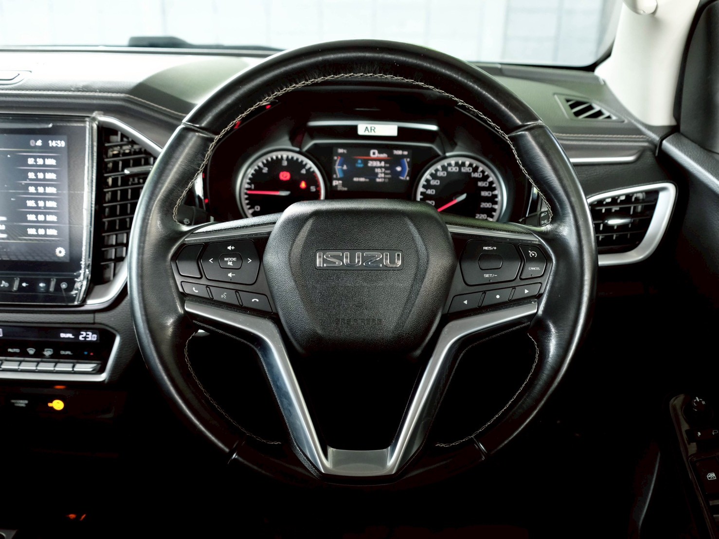 LINE_ALBUM_DMAX 1.9 HI-LANDER M ปี2020 สีบรอนซ์ 4dr auto_260702_13