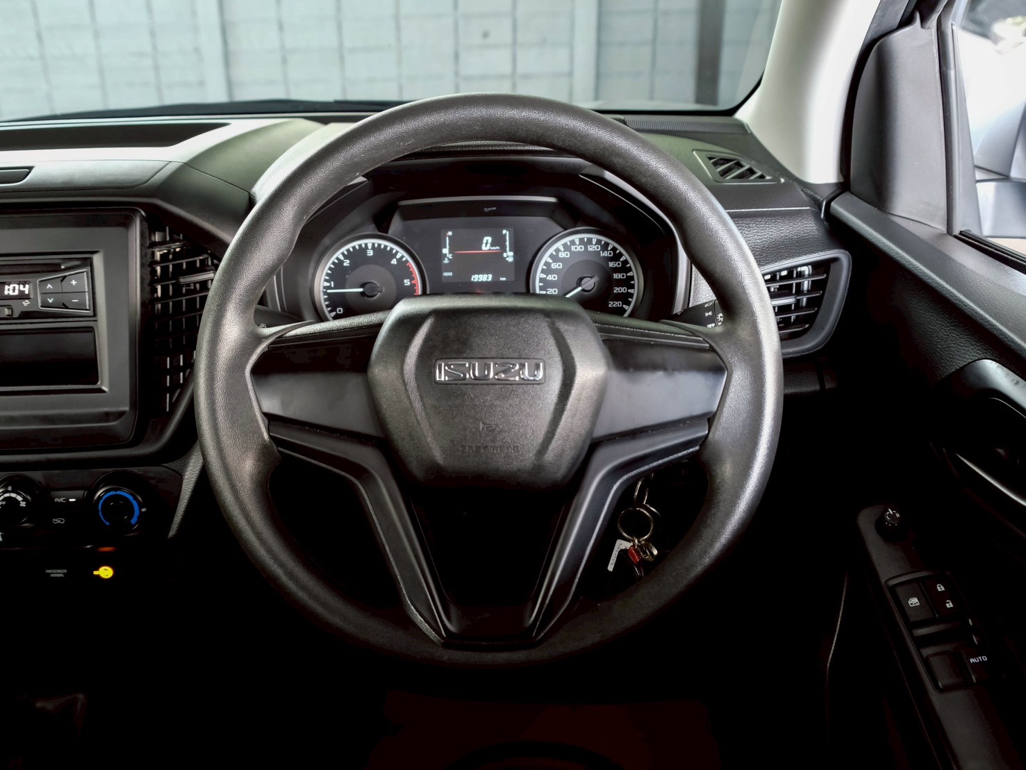 LINE_ALBUM_Dmax cab 1.9 ปี22 สีบรอนซ์ ไมล์ 19,000km ล้อte37_260629_13