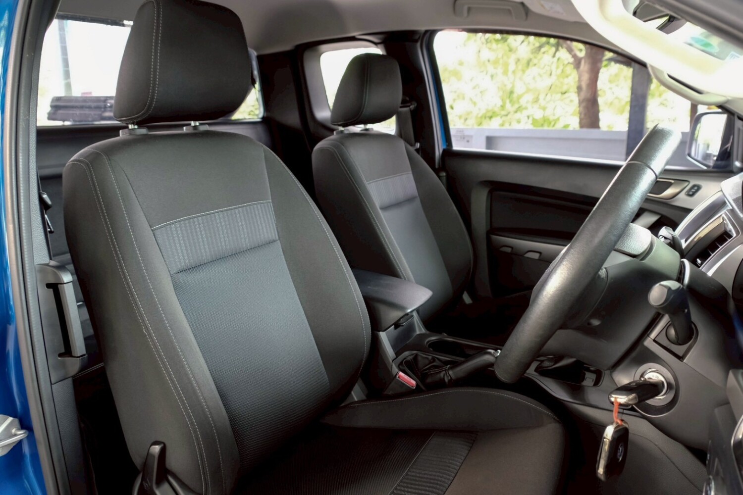 LINE_ALBUM_Ford ranger 2.2 cab hi-rider auto สีน้ำเงิน ปี20_260717_10