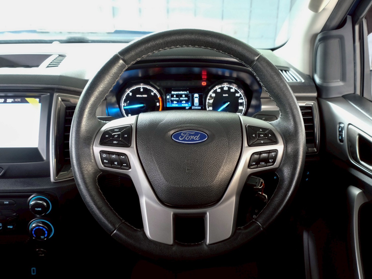 LINE_ALBUM_Ford ranger 2.2 cab hi-rider auto สีน้ำเงิน ปี20_260717_13