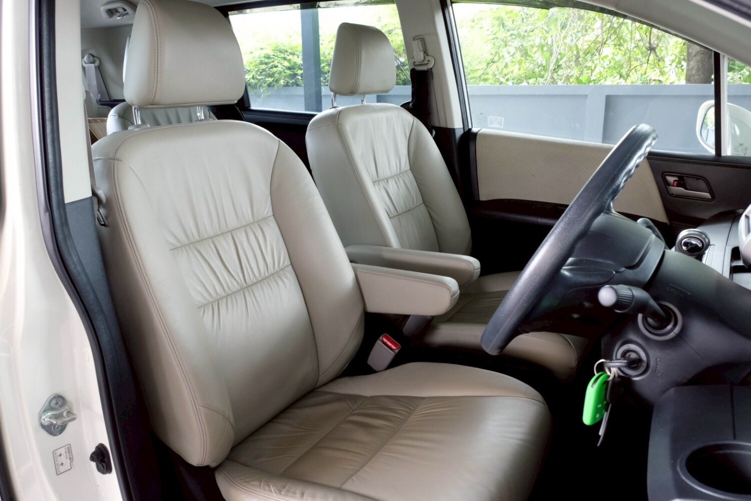 LINE_ALBUM_HONDA FREED 1.5 EL auto ปี2012 สีขาว ไมล์ 41,000km_260717_11