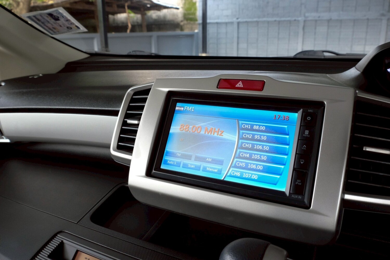 LINE_ALBUM_HONDA FREED 1.5 EL auto ปี2012 สีขาว ไมล์ 41,000km_260717_18