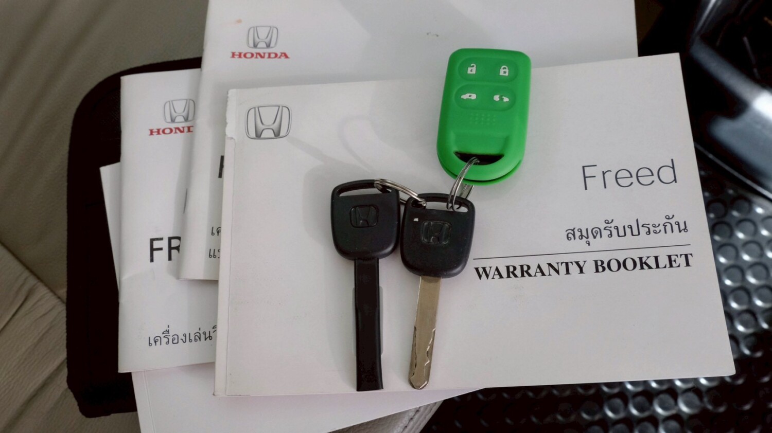 LINE_ALBUM_HONDA FREED 1.5 EL auto ปี2012 สีขาว ไมล์ 41,000km_260717_20