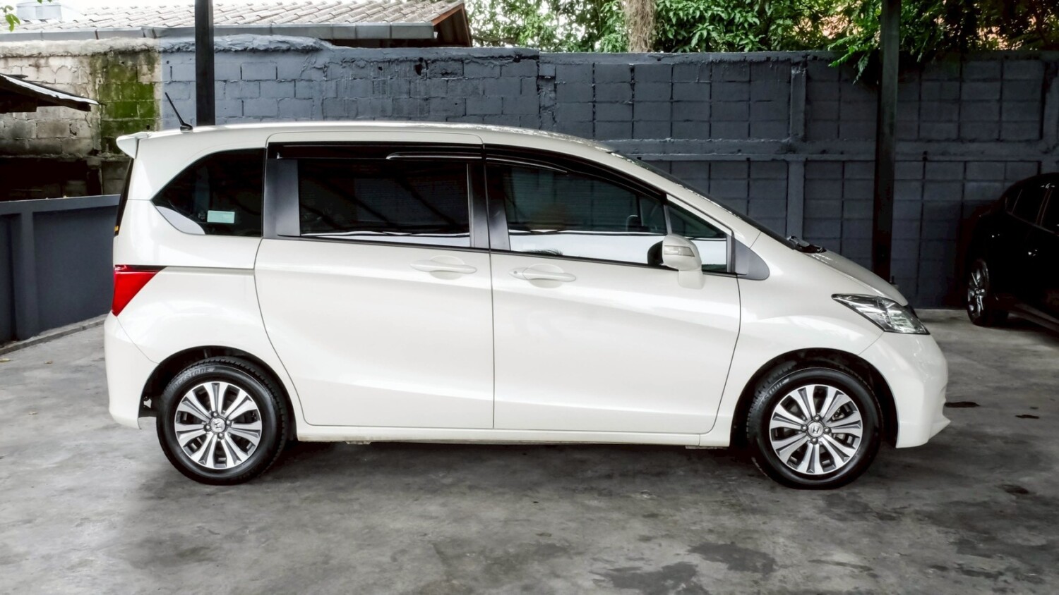 LINE_ALBUM_HONDA FREED 1.5 EL auto ปี2012 สีขาว ไมล์ 41,000km_260717_4