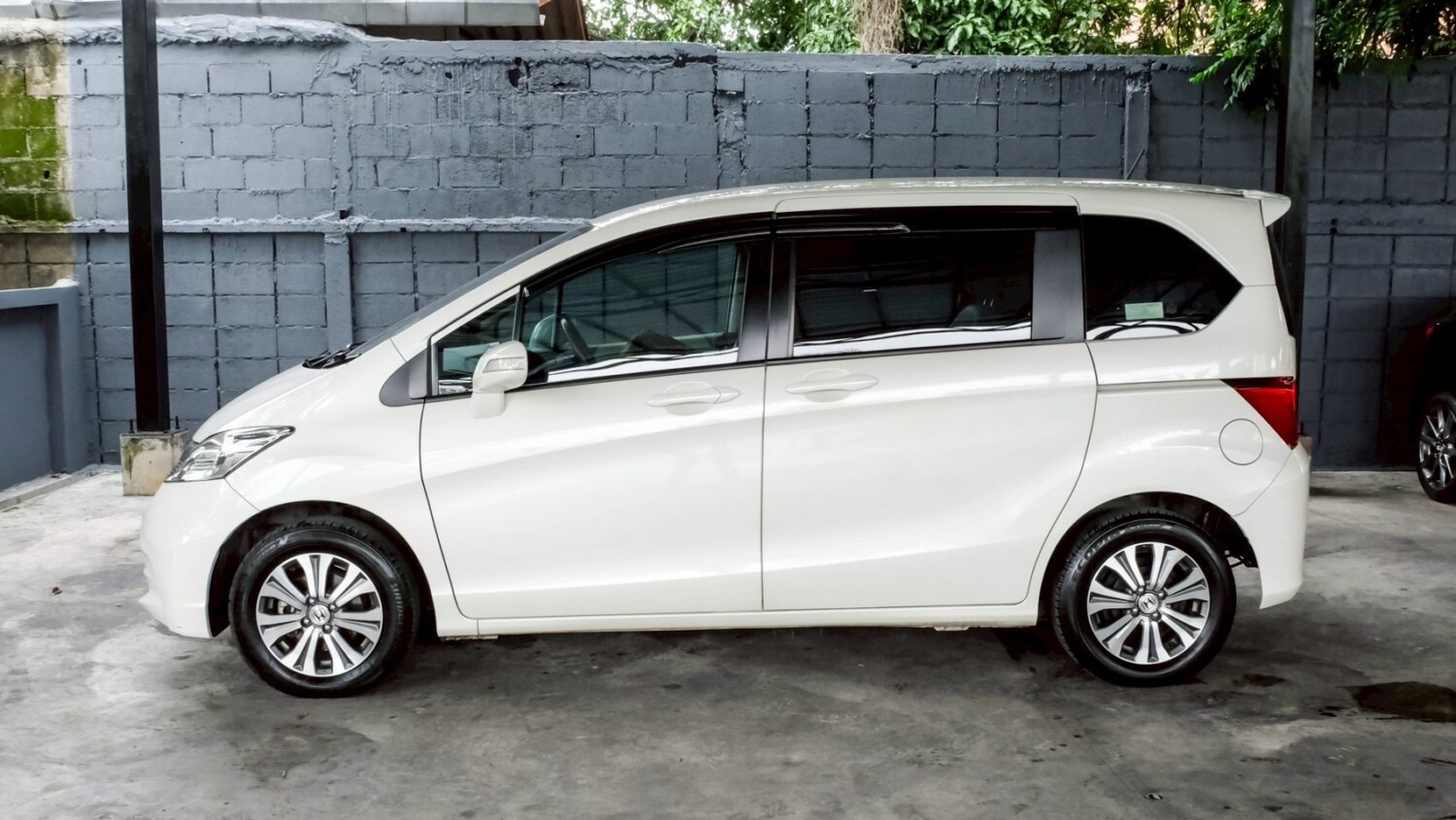 LINE_ALBUM_HONDA FREED 1.5 EL auto ปี2012 สีขาว ไมล์ 41,000km_260717_5