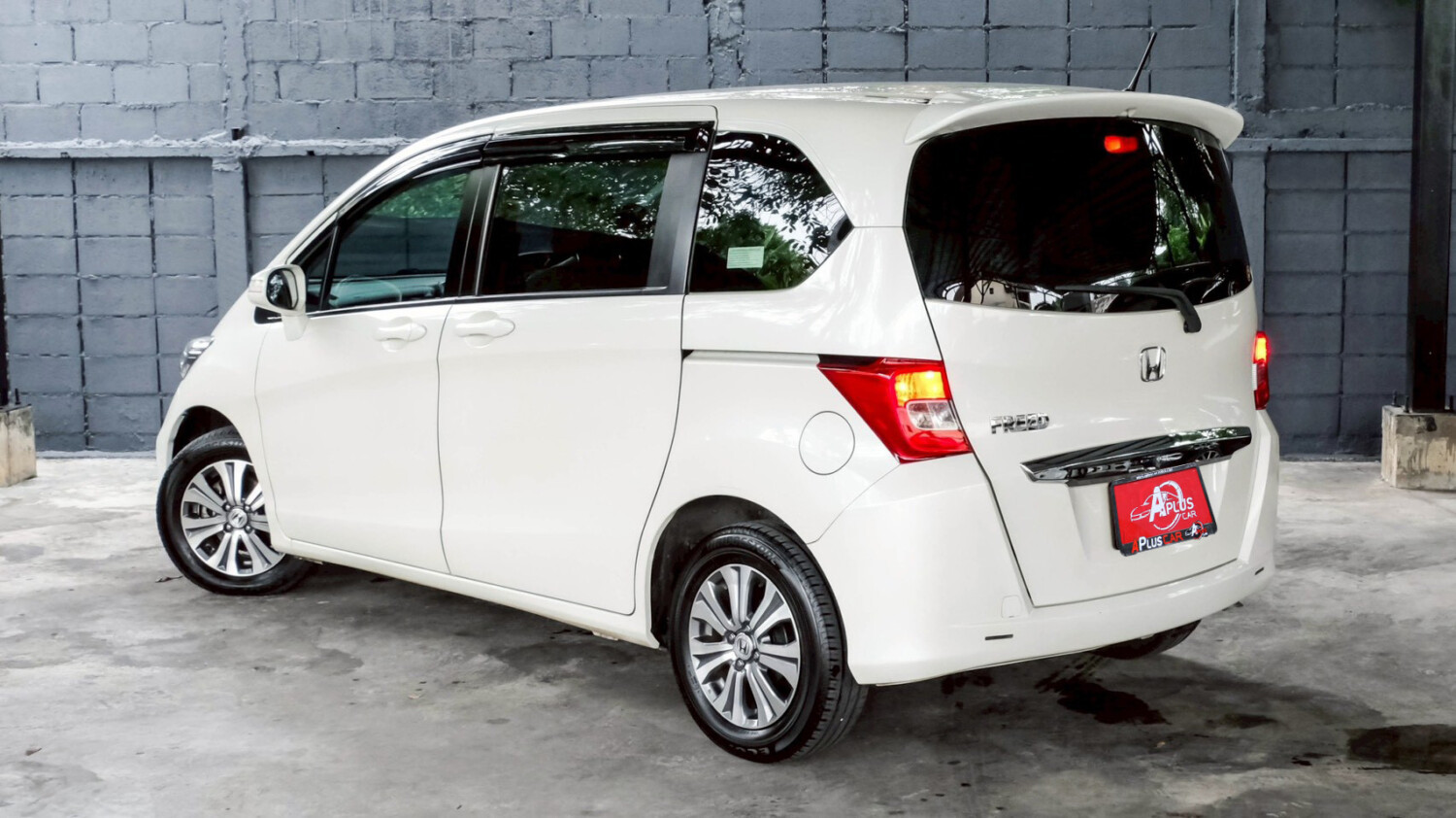 LINE_ALBUM_HONDA FREED 1.5 EL auto ปี2012 สีขาว ไมล์ 41,000km_260717_6
