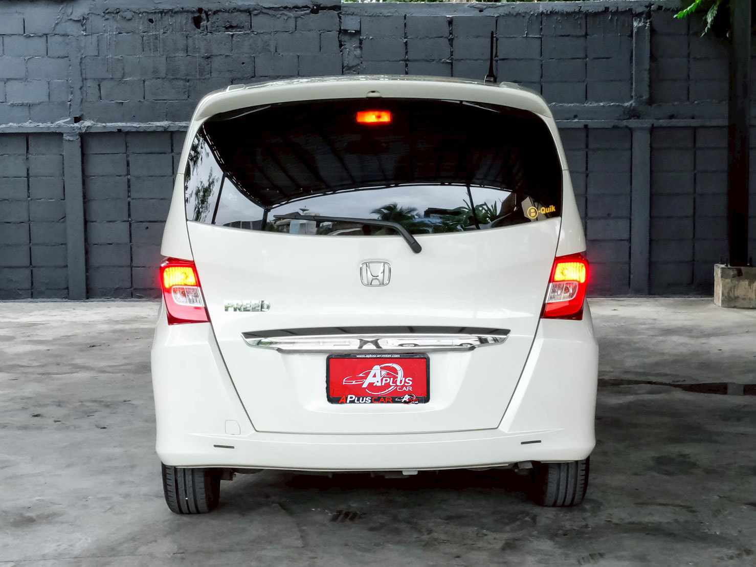 LINE_ALBUM_HONDA FREED 1.5 EL auto ปี2012 สีขาว ไมล์ 41,000km_260717_7