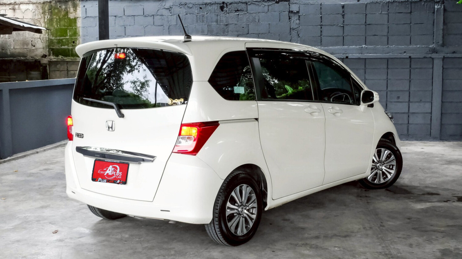 LINE_ALBUM_HONDA FREED 1.5 EL auto ปี2012 สีขาว ไมล์ 41,000km_260717_8