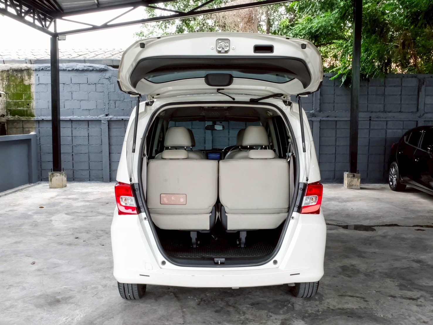LINE_ALBUM_HONDA FREED 1.5 EL auto ปี2012 สีขาว ไมล์ 41,000km_260717_9