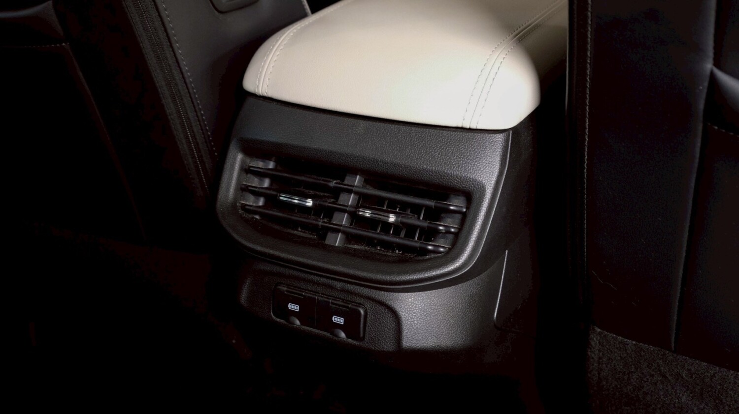 LINE_ALBUM_Haval h6 1.5 hybrid ปี22 จด 23 สีดำ ไมล์ 68,000km_260717_13