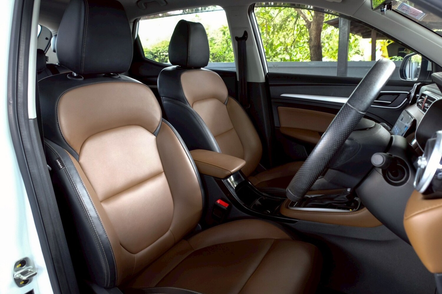 LINE_ALBUM_MG ZS 1.5 X auto ปี20 จด 21 สีขาว ไมล์ 40,000km_260718_11
