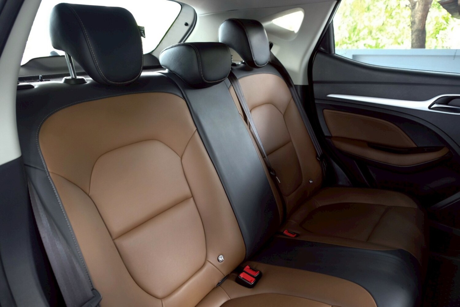 LINE_ALBUM_MG ZS 1.5 X auto ปี20 จด 21 สีขาว ไมล์ 40,000km_260718_12