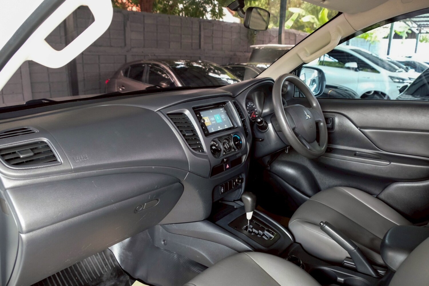 LINE_ALBUM_Mitsubishi triton หัวเดี่ยว ปี21 สีขาว auto 4wd_260702_11