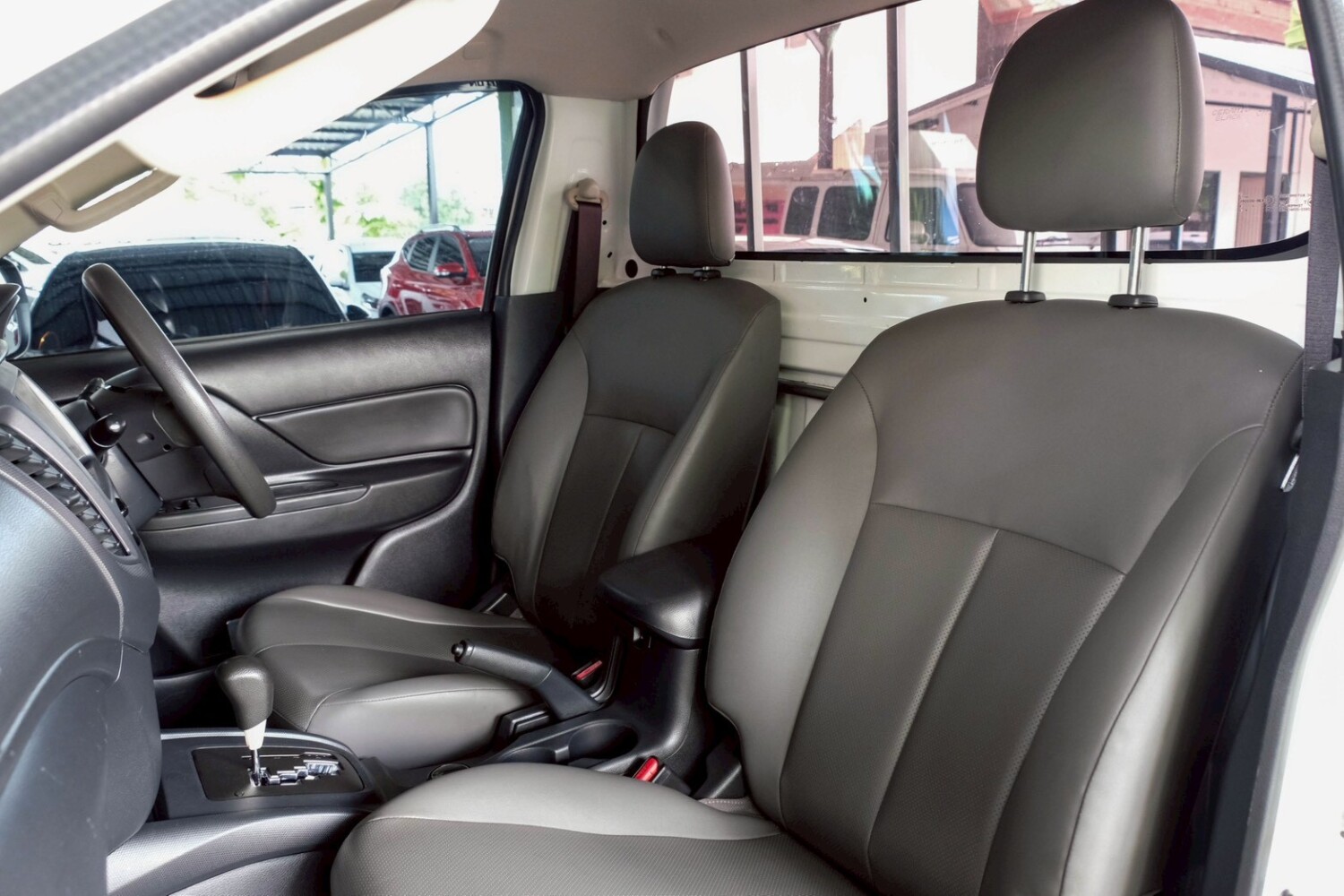 LINE_ALBUM_Mitsubishi triton หัวเดี่ยว ปี21 สีขาว auto 4wd_260702_12