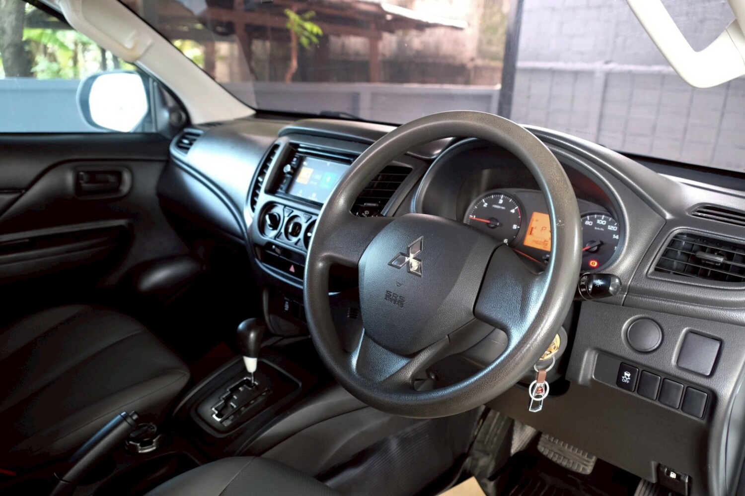 LINE_ALBUM_Mitsubishi triton หัวเดี่ยว ปี21 สีขาว auto 4wd_260702_9
