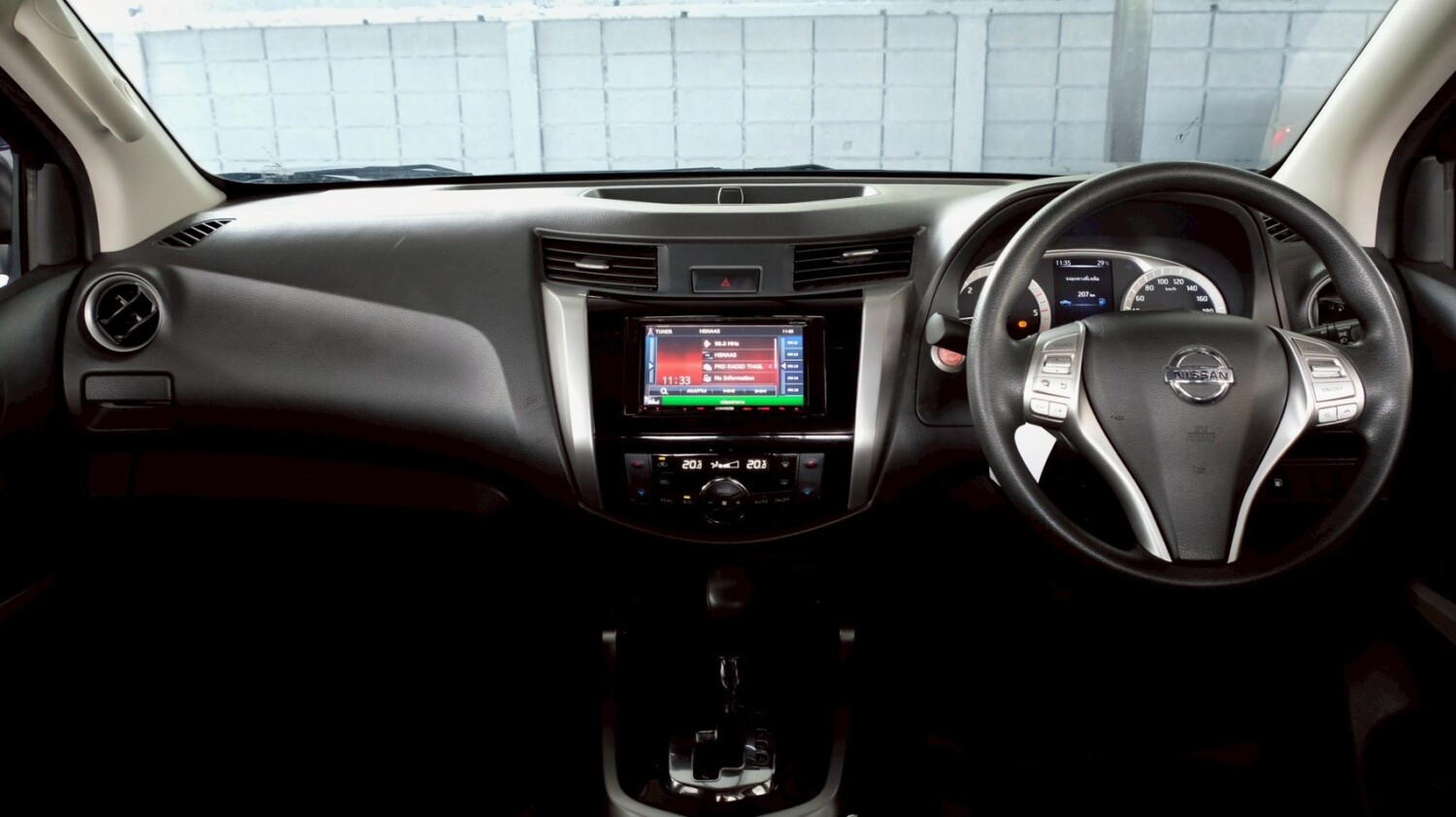 LINE_ALBUM_Nissan navara np300 calibre cab auto ตัวv สีดำ_260630_10