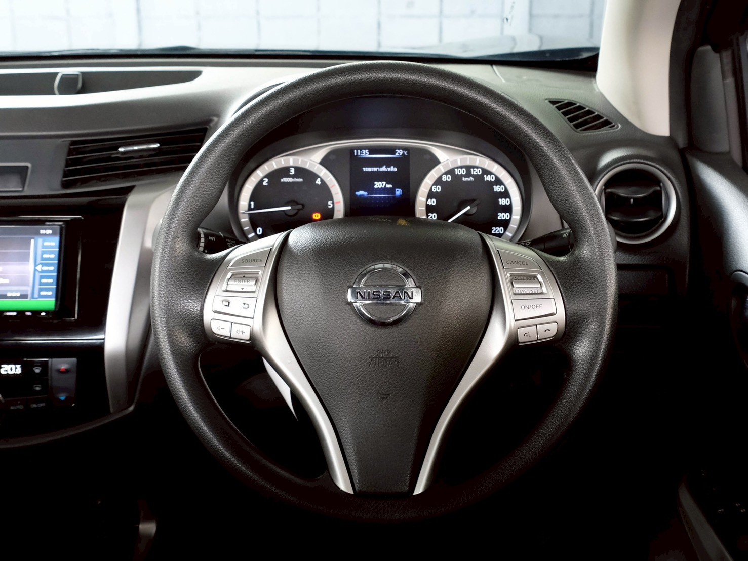 LINE_ALBUM_Nissan navara np300 calibre cab auto ตัวv สีดำ_260630_11