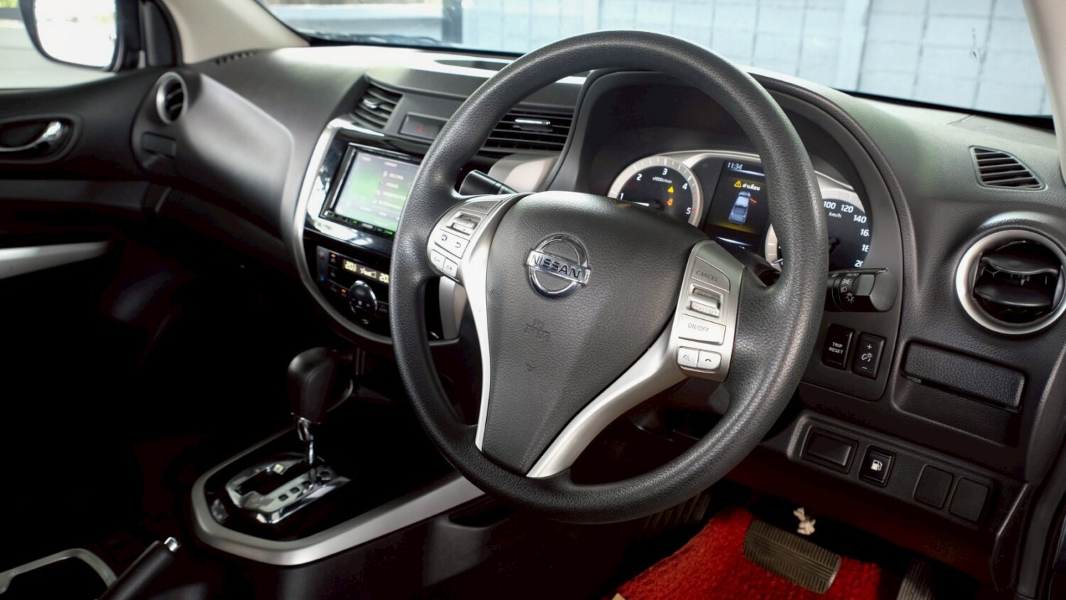 LINE_ALBUM_Nissan navara np300 calibre cab auto ตัวv สีดำ_260630_9