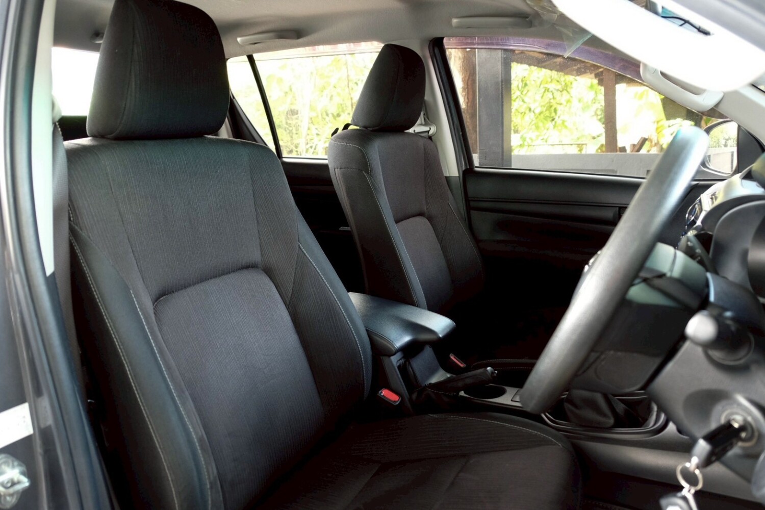 LINE_ALBUM_REVO 4DR 2.4 J PLUS PRERUNNER ปี18 จด 19 สีเทา mt_260715_10