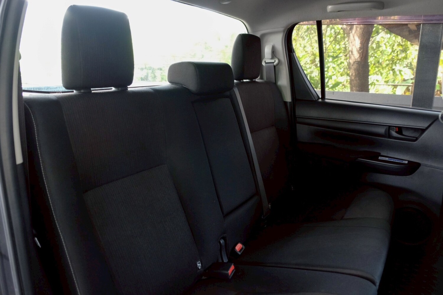 LINE_ALBUM_REVO 4DR 2.4 J PLUS PRERUNNER ปี18 จด 19 สีเทา mt_260715_11