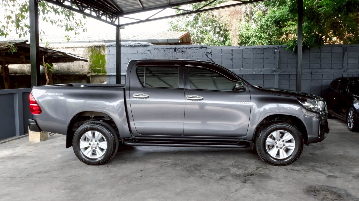 LINE_ALBUM_REVO 4DR 2.4 J PLUS PRERUNNER ปี18 จด 19 สีเทา mt_260715_4
