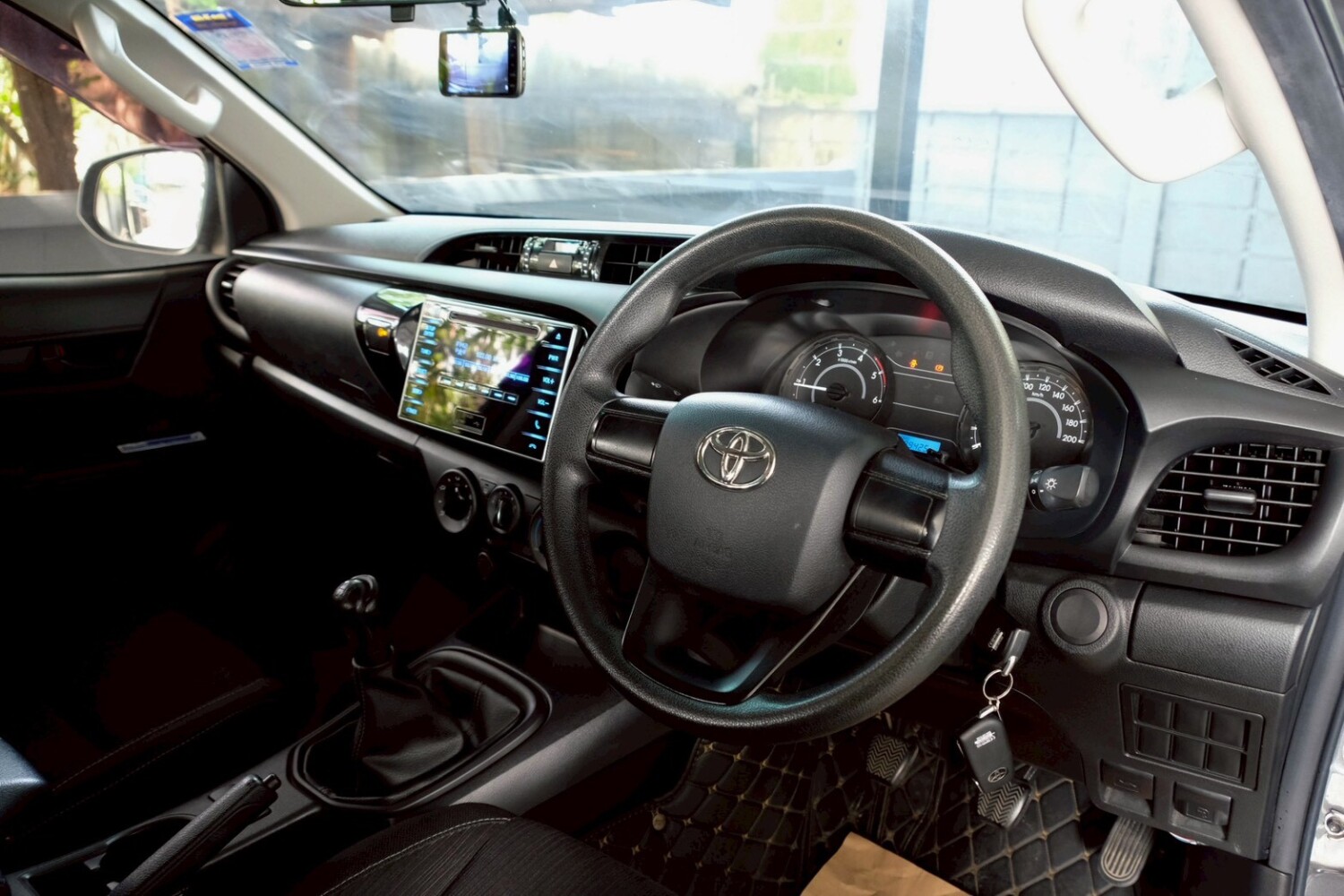 LINE_ALBUM_REVO 4DR 2.4 J PLUS PRERUNNER ปี18 จด 19 สีเทา mt_260715_9
