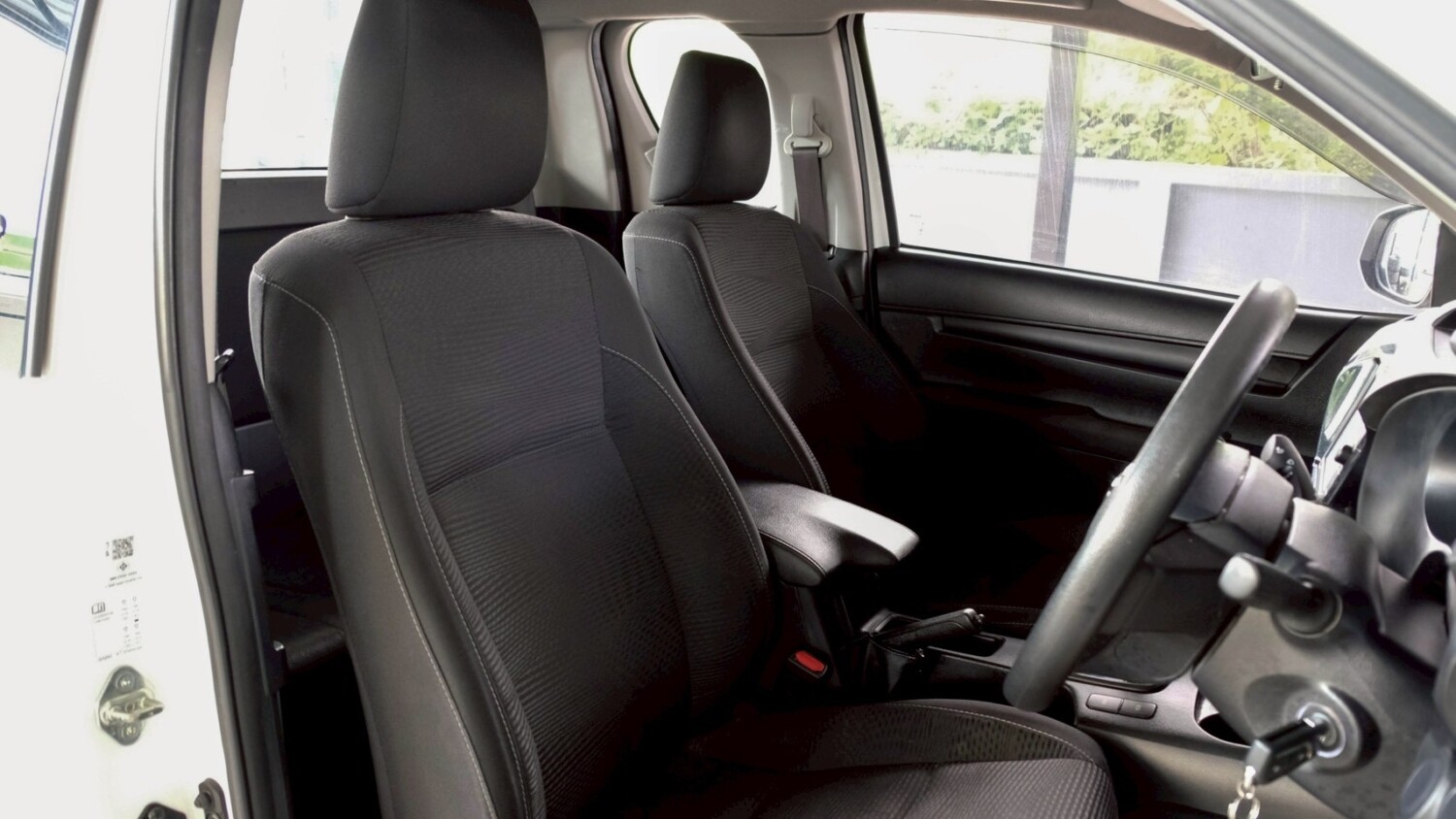LINE_ALBUM_Revo 2.4 cab สีขาว ปี22 auto Z edition ไมล์60000km_260625_10