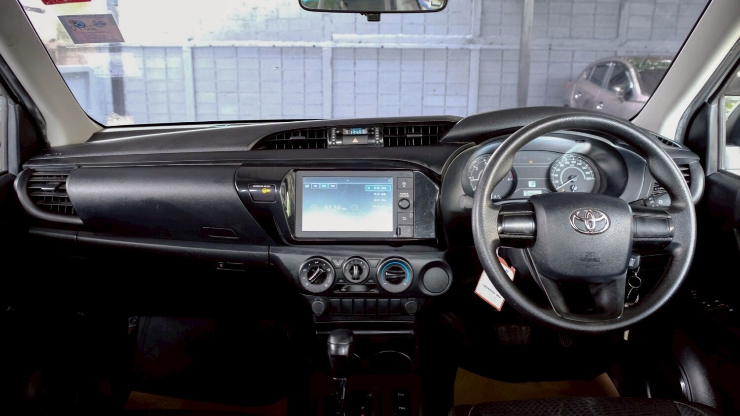 LINE_ALBUM_Revo 2.4 cab สีขาว ปี22 auto Z edition ไมล์60000km_260625_12