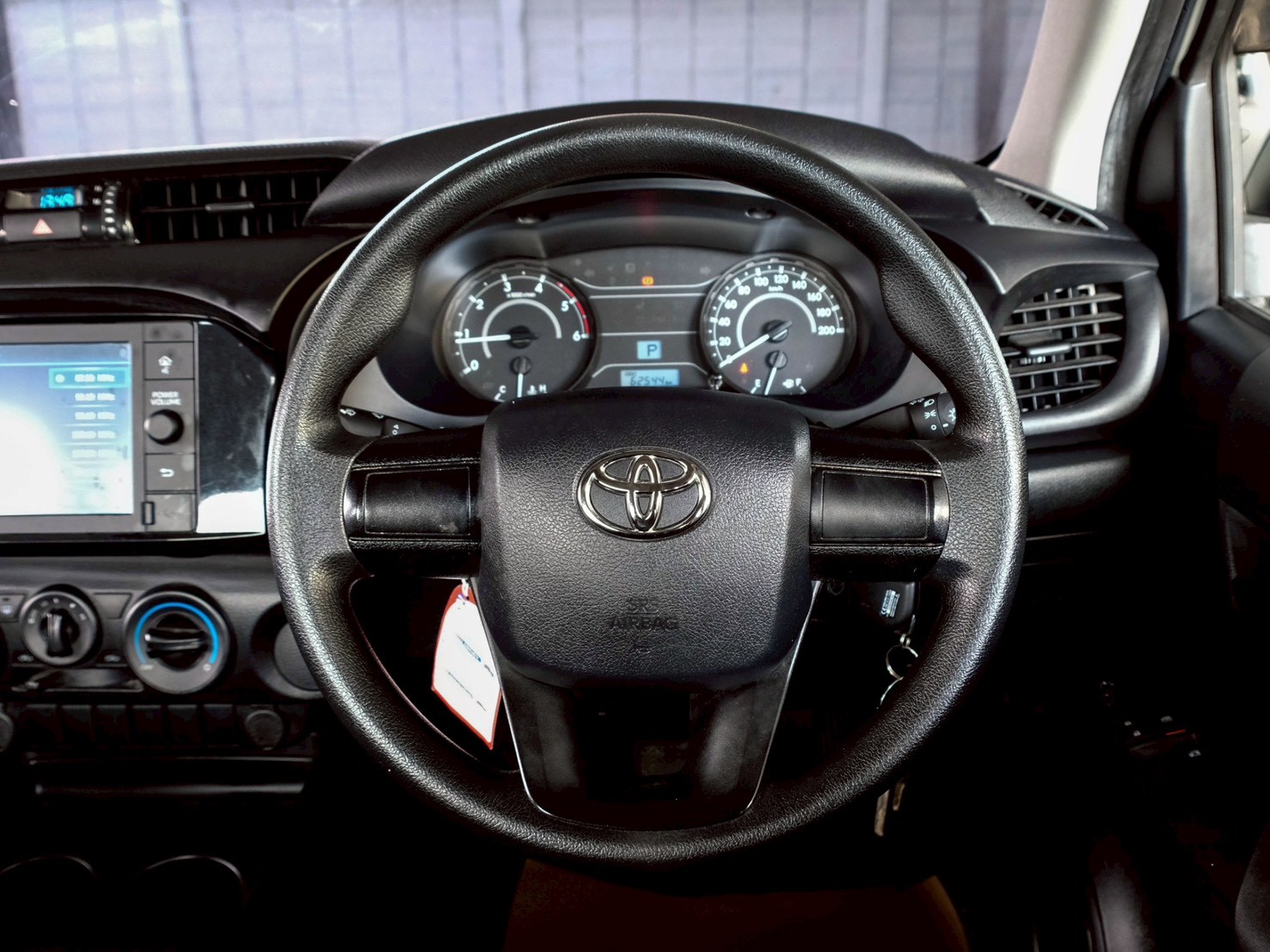 LINE_ALBUM_Revo 2.4 cab สีขาว ปี22 auto Z edition ไมล์60000km_260625_13