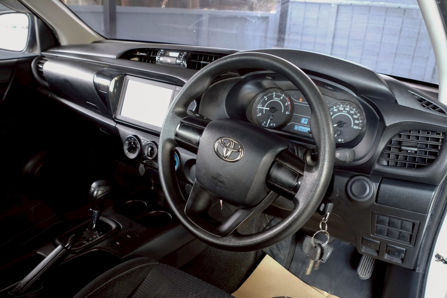 LINE_ALBUM_Revo 2.4 cab สีขาว ปี22 auto Z edition ไมล์60000km_260625_9