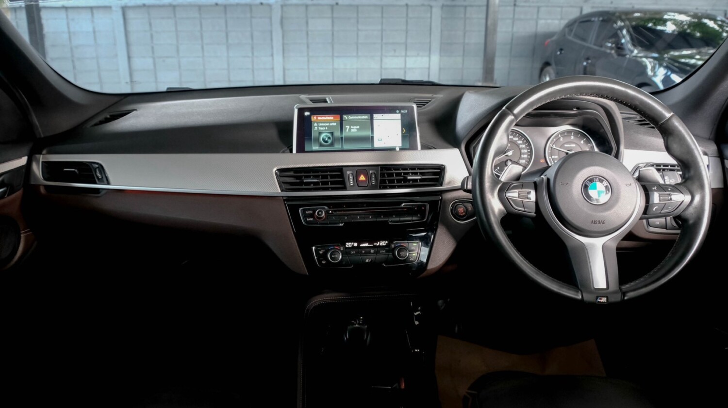 LINE_ALBUM_BMW X1 SDRIVE 20D M SPORT ปี18 จด ปี19 สีดำ(ดีเซล)_260810_13
