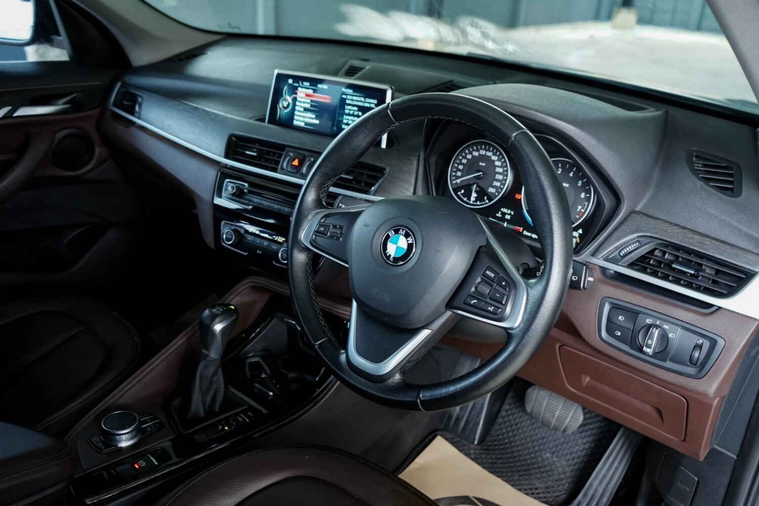 LINE_ALBUM_BMW X1 sDrive18i xLine ปี17 จด 18 (เบนซิน) สีดำ_260826_10