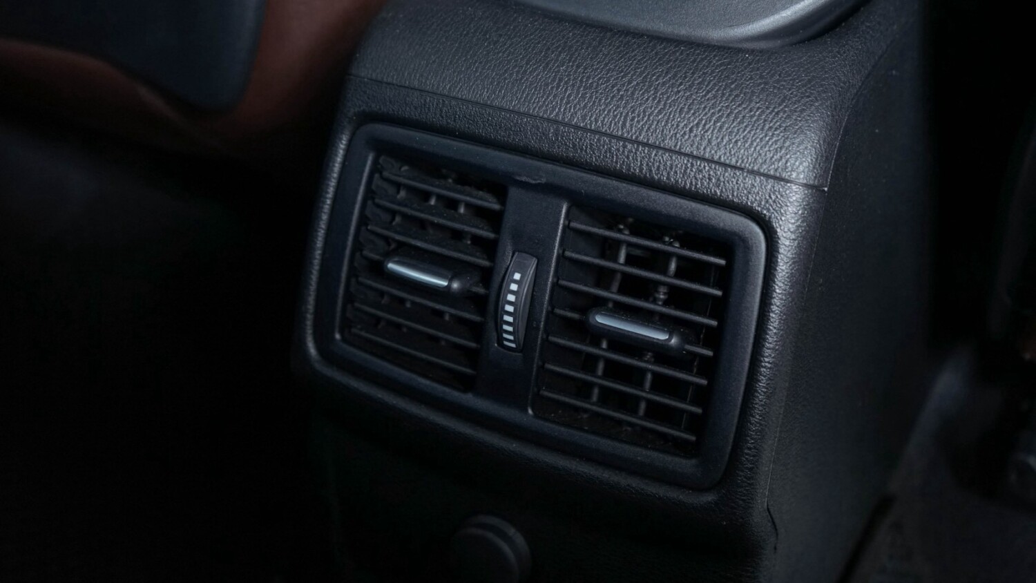 LINE_ALBUM_BMW X1 sDrive18i xLine ปี17 จด 18 (เบนซิน) สีดำ_260826_13