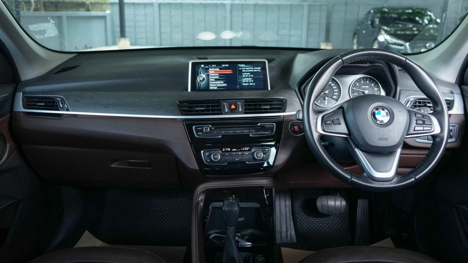 LINE_ALBUM_BMW X1 sDrive18i xLine ปี17 จด 18 (เบนซิน) สีดำ_260826_14