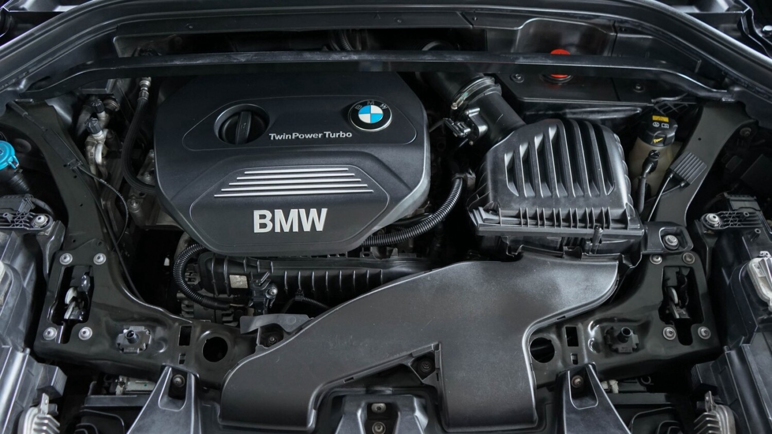 LINE_ALBUM_BMW X1 sDrive18i xLine ปี17 จด 18 (เบนซิน) สีดำ_260826_23