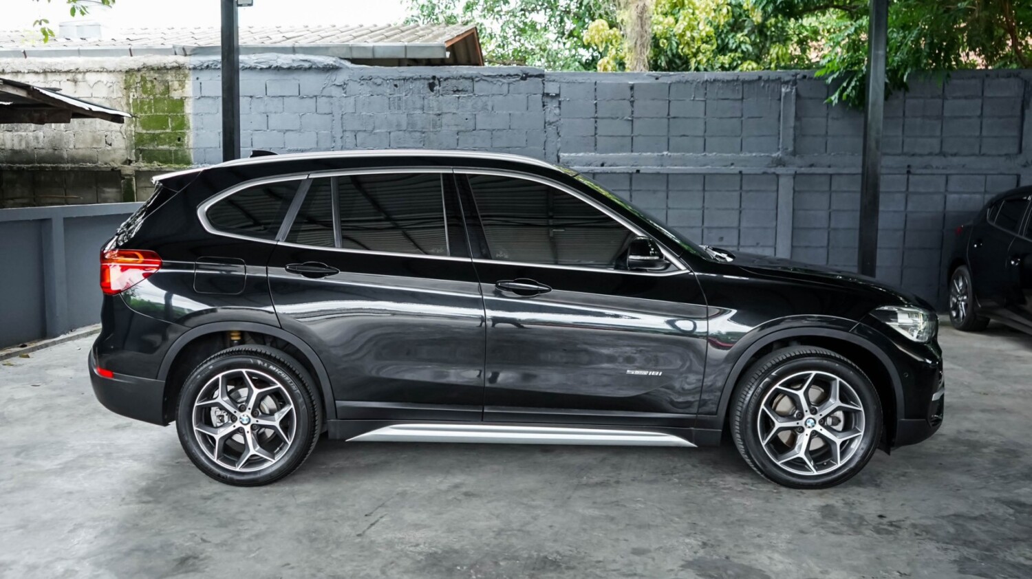 LINE_ALBUM_BMW X1 sDrive18i xLine ปี17 จด 18 (เบนซิน) สีดำ_260826_4
