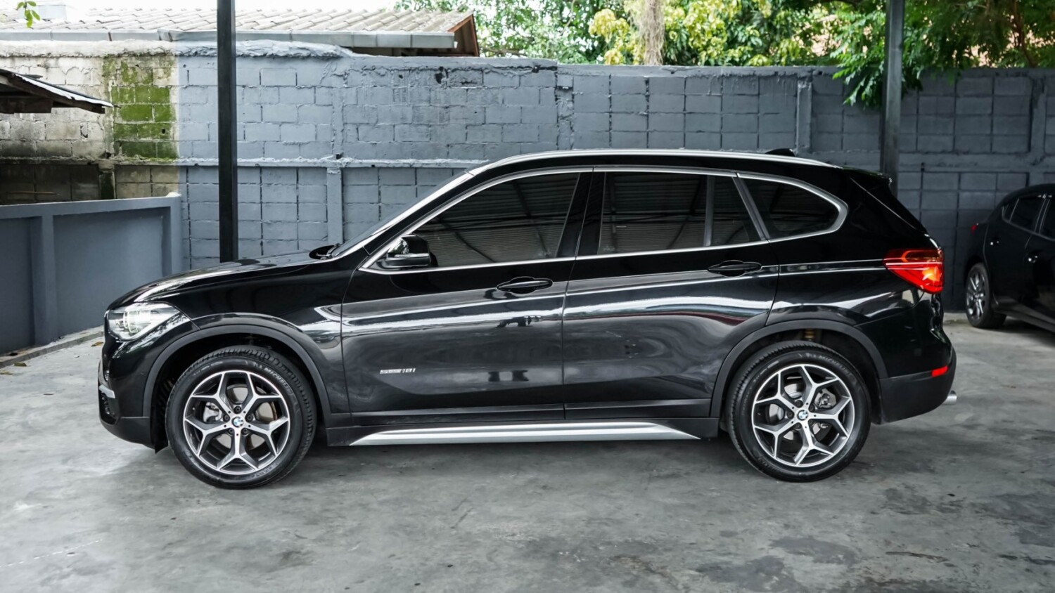 LINE_ALBUM_BMW X1 sDrive18i xLine ปี17 จด 18 (เบนซิน) สีดำ_260826_5